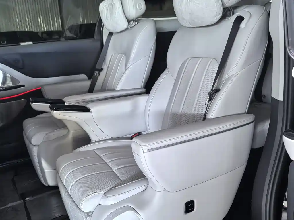 Voyah Dreamer PHEV 4 WD Distinguished Qiankun
