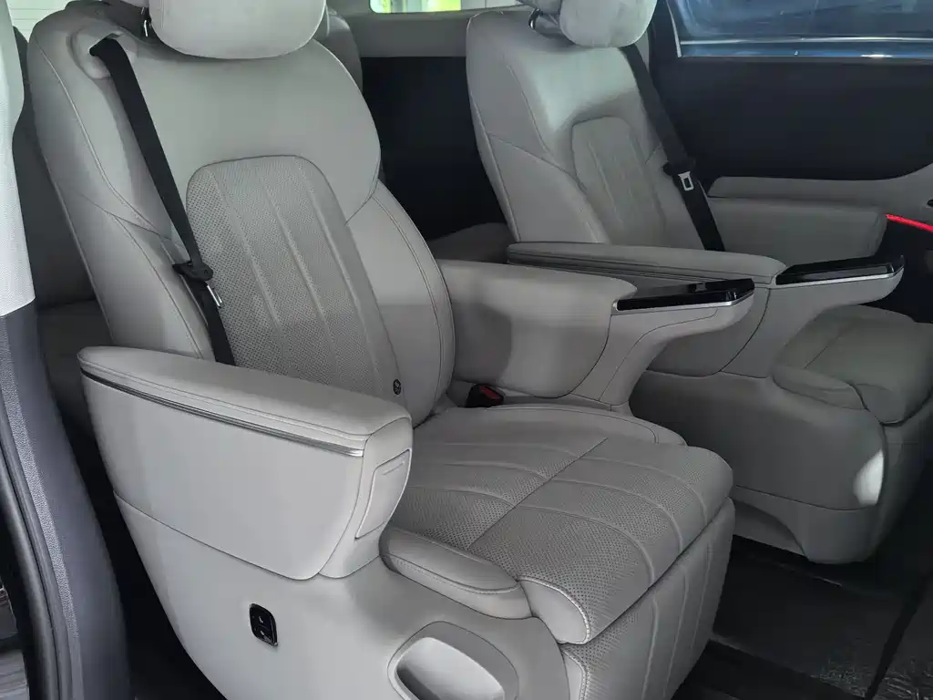 Voyah Dreamer PHEV 4 WD Distinguished Qiankun