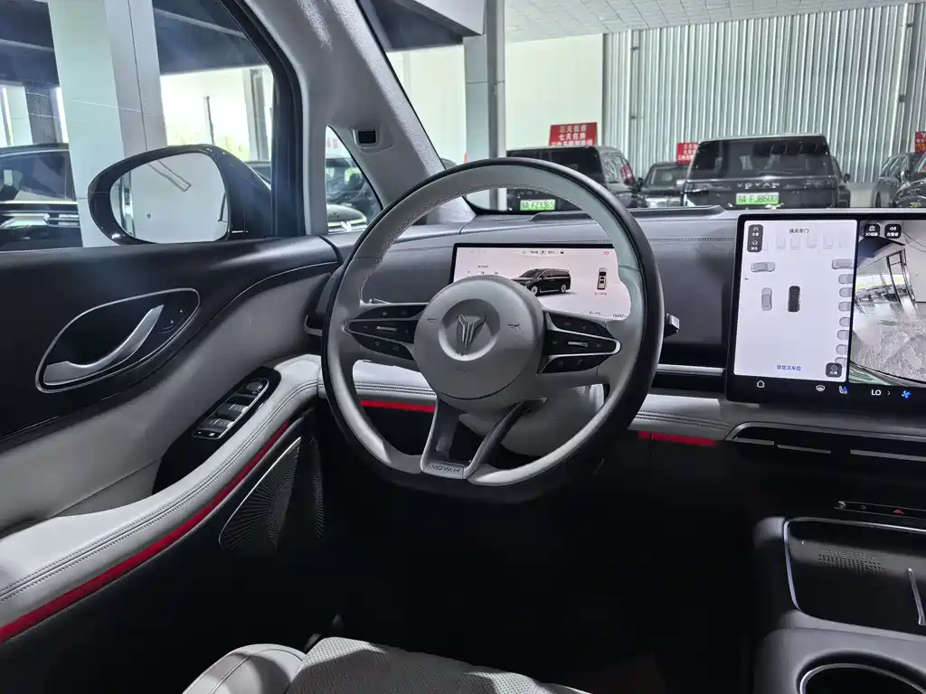 Voyah Dreamer PHEV 4 WD Distinguished Qiankun