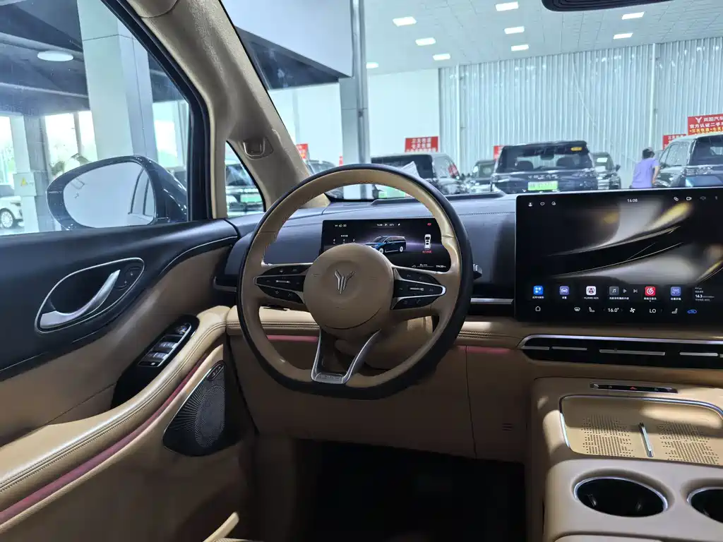 Voyah Dreamer PHEV 4 WD Distinguished Qiankun