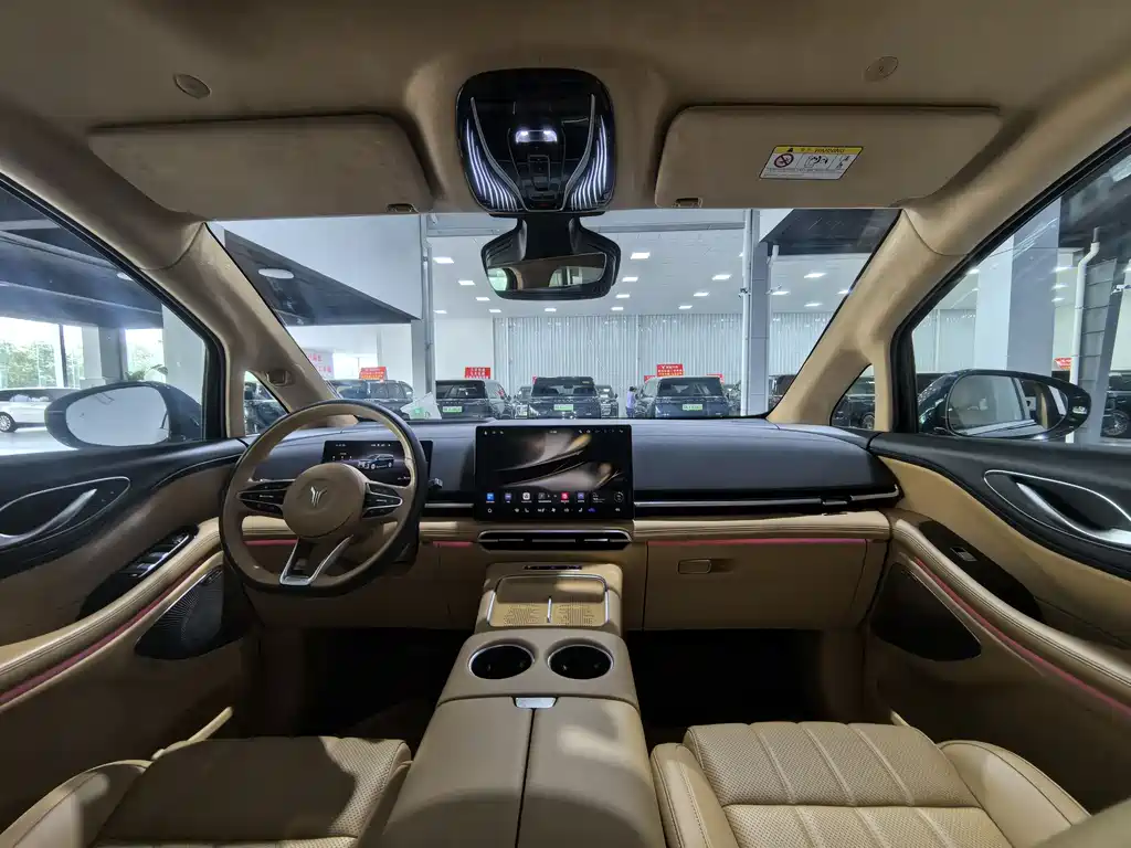 Voyah Dreamer PHEV 4 WD Distinguished Qiankun