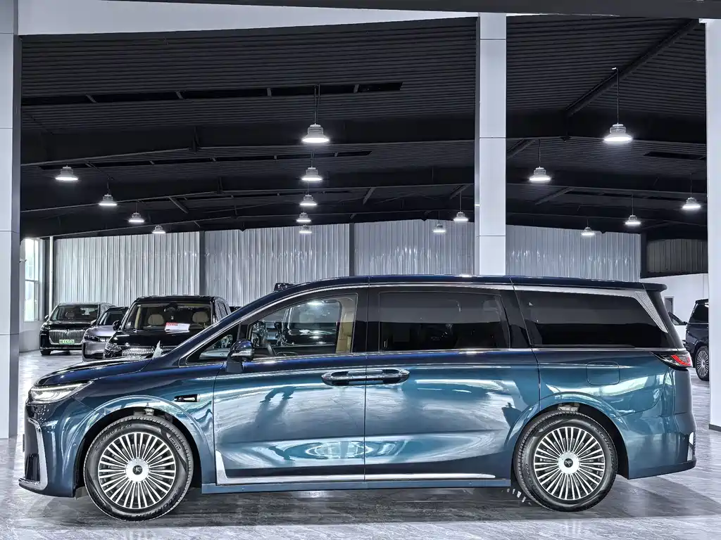 Voyah Dreamer PHEV 4 WD Distinguished Qiankun