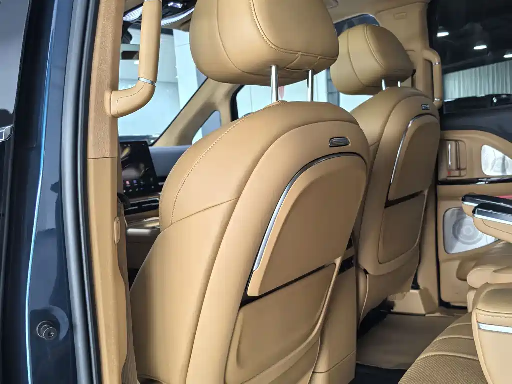 Voyah Dreamer PHEV 4 WD Distinguished Qiankun