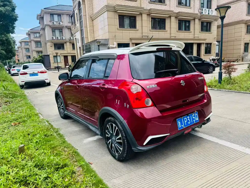 Swift 1.5 L Auto Limited