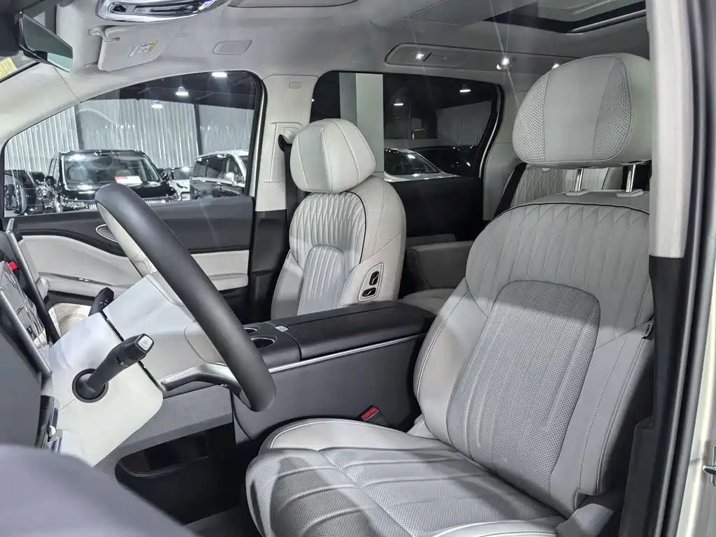 Voyah Dreamer PHEV 4 WD Flagship Qiankun