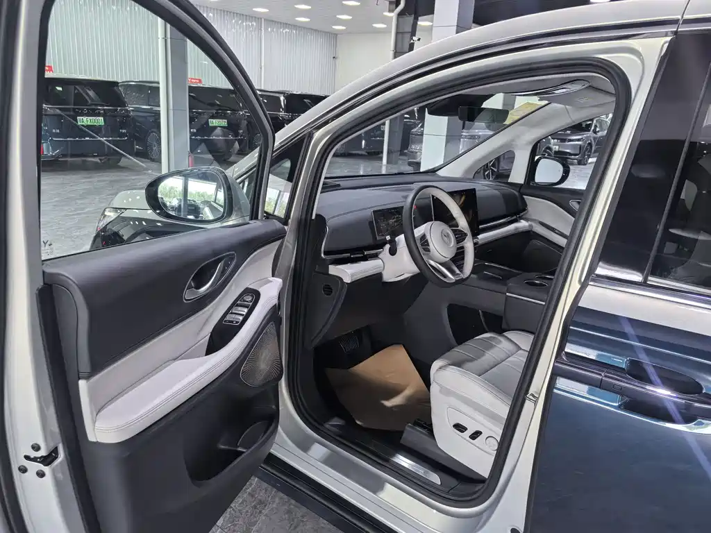 Voyah Dreamer PHEV 4 WD Flagship Qiankun