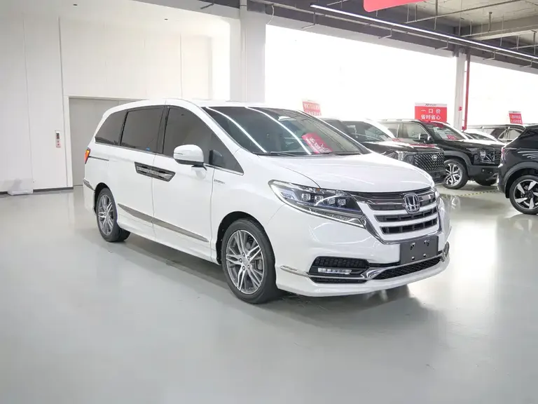 Honda Elysion 2.0 L Hybrid Luxury