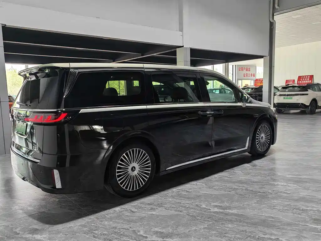 Voyah Dreamer PHEV 4 WD Flagship Qiankun