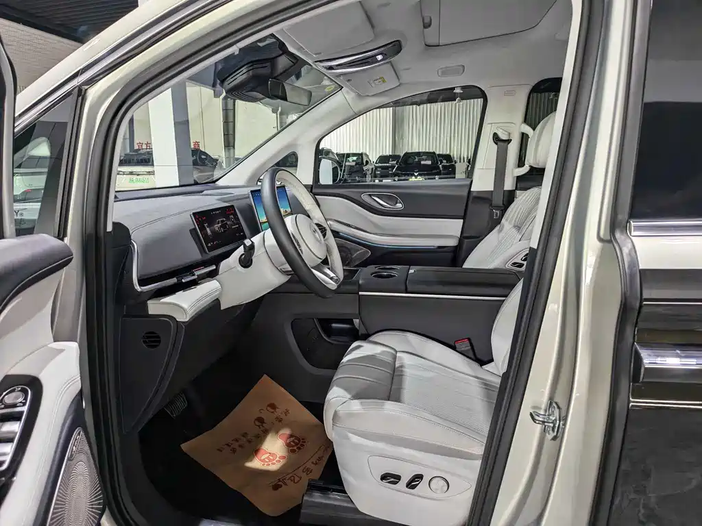 Voyah Dreamer PHEV 4 WD Flagship Qiankun