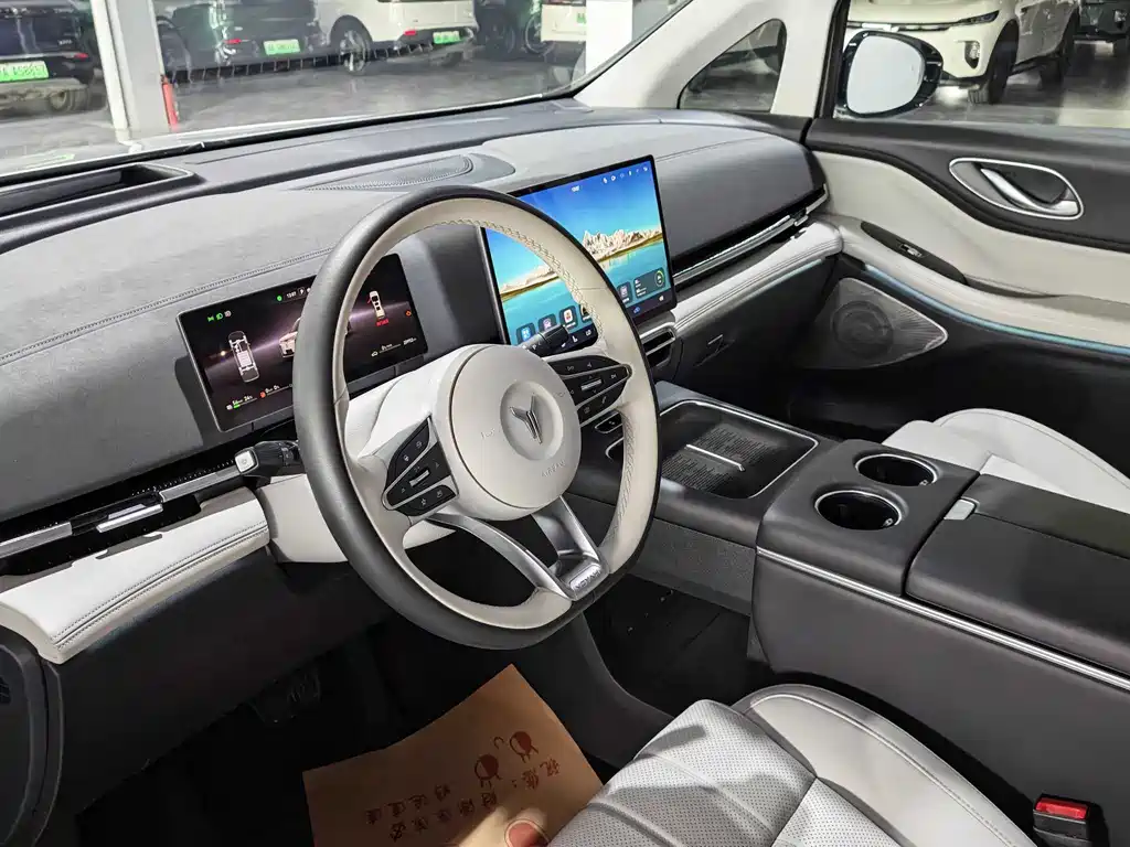Voyah Dreamer PHEV 4 WD Flagship Qiankun