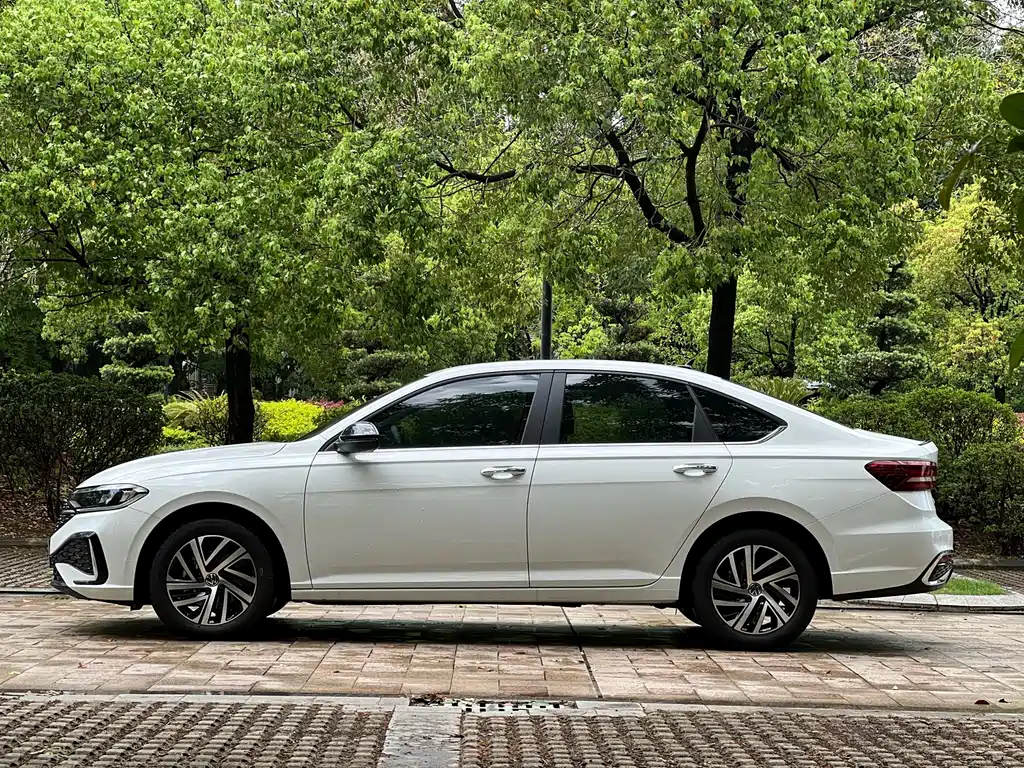 Lavida 300 TSI DSG Starry Sky Leading
