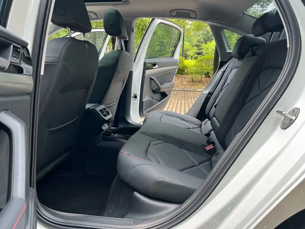 Lavida 300 TSI DSG Starry Sky Leading