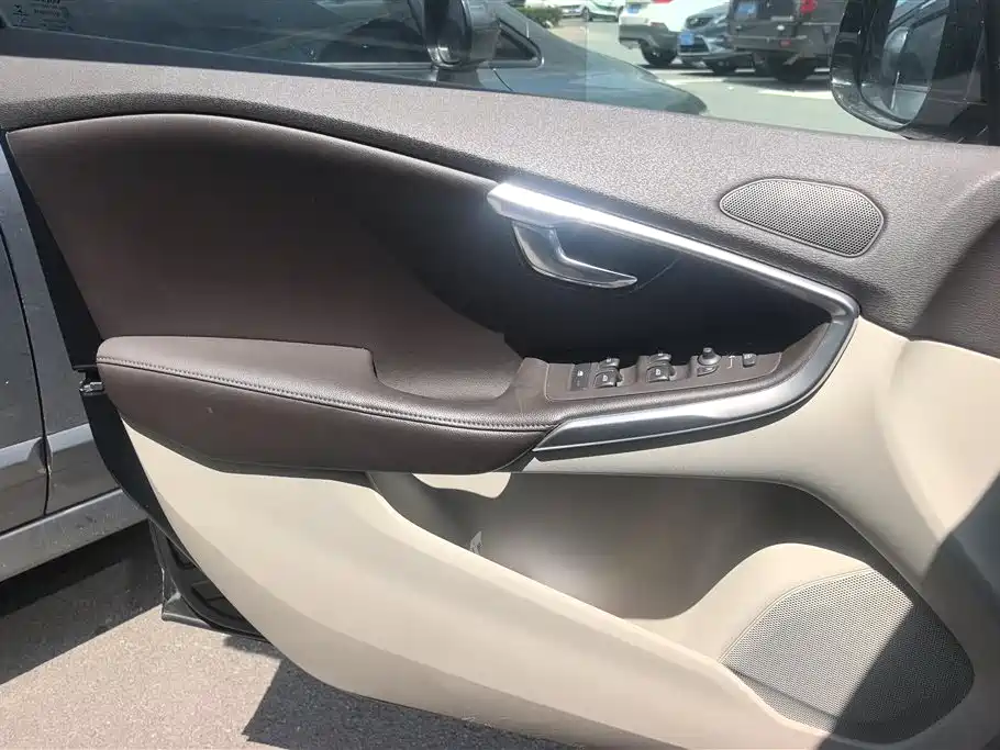 Volvo V40 2.0 T Smart Grace