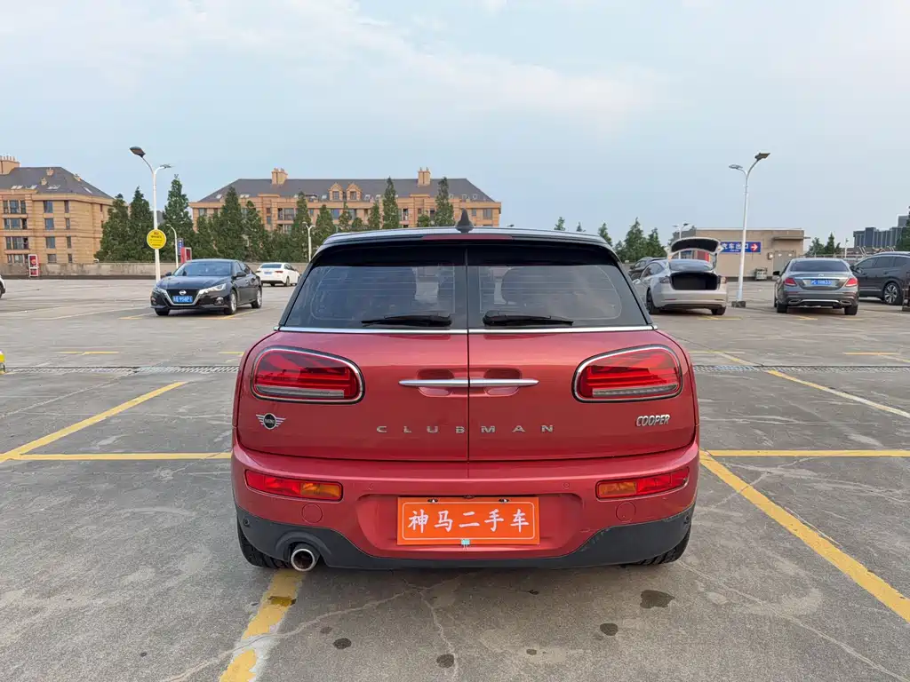 MINI CLUBMAN 1.5 T COOPER Connoisseur