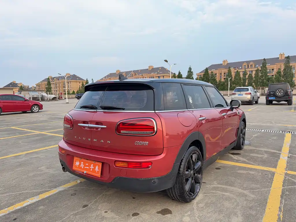 MINI CLUBMAN 1.5 T COOPER Connoisseur
