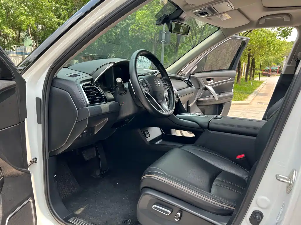 Avancier 370 TURBO 2 WD Luxury