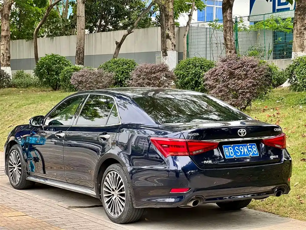 Crown 2.0 T Sport