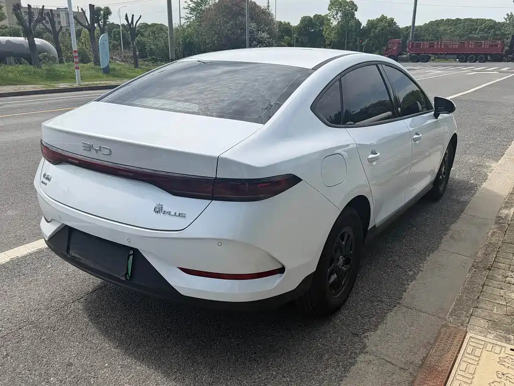 Qin PLUS DM-i Smart Drive 55 KM Leading