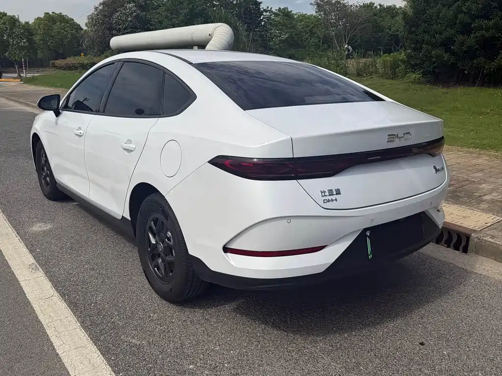 Qin PLUS DM-i Smart Drive 55 KM Leading