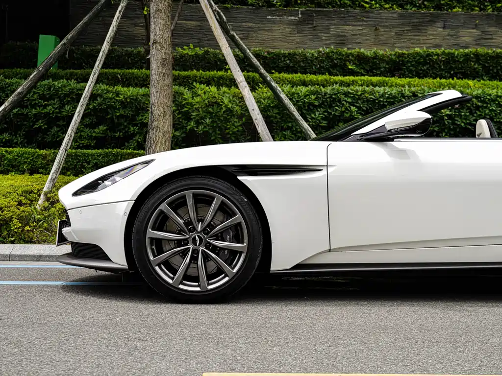 Aston Martin DB11 4.0 T V8 Volante