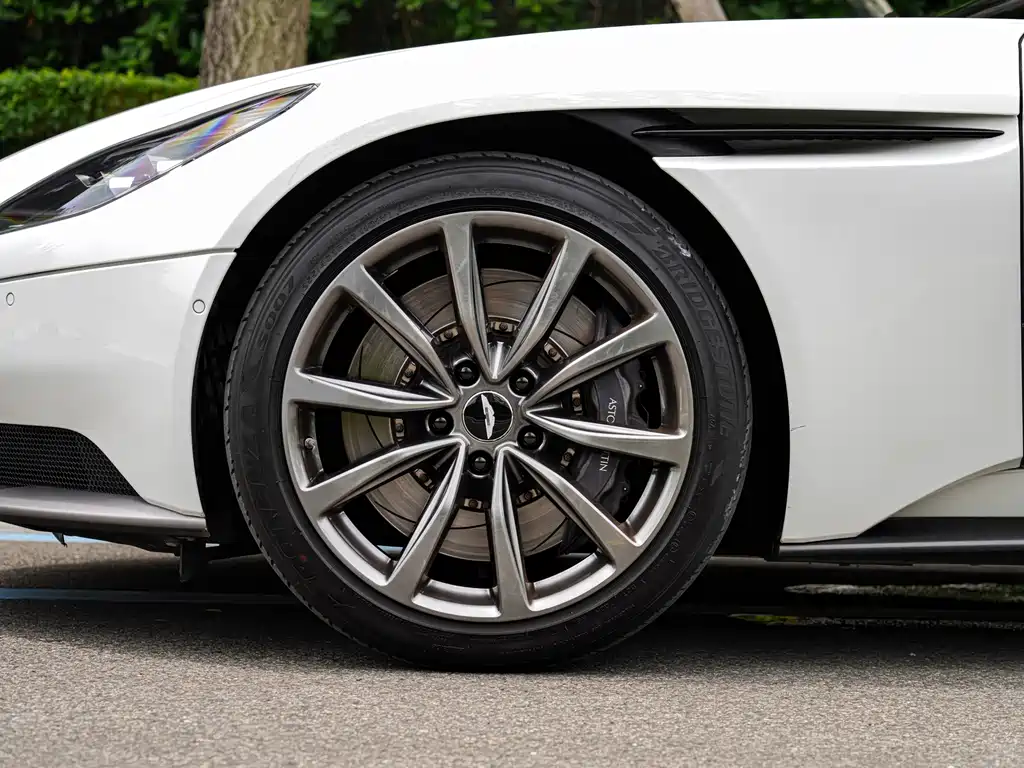 Aston Martin DB11 4.0 T V8 Volante