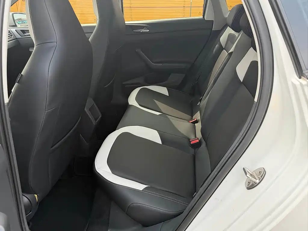 Polo Plus 1.5 L Auto Colorful Tech