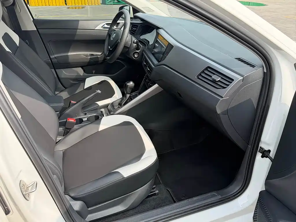 Polo Plus 1.5 L Auto Colorful Tech