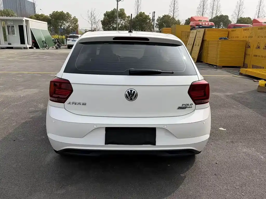 Polo Plus 1.5 L Auto Colorful Tech
