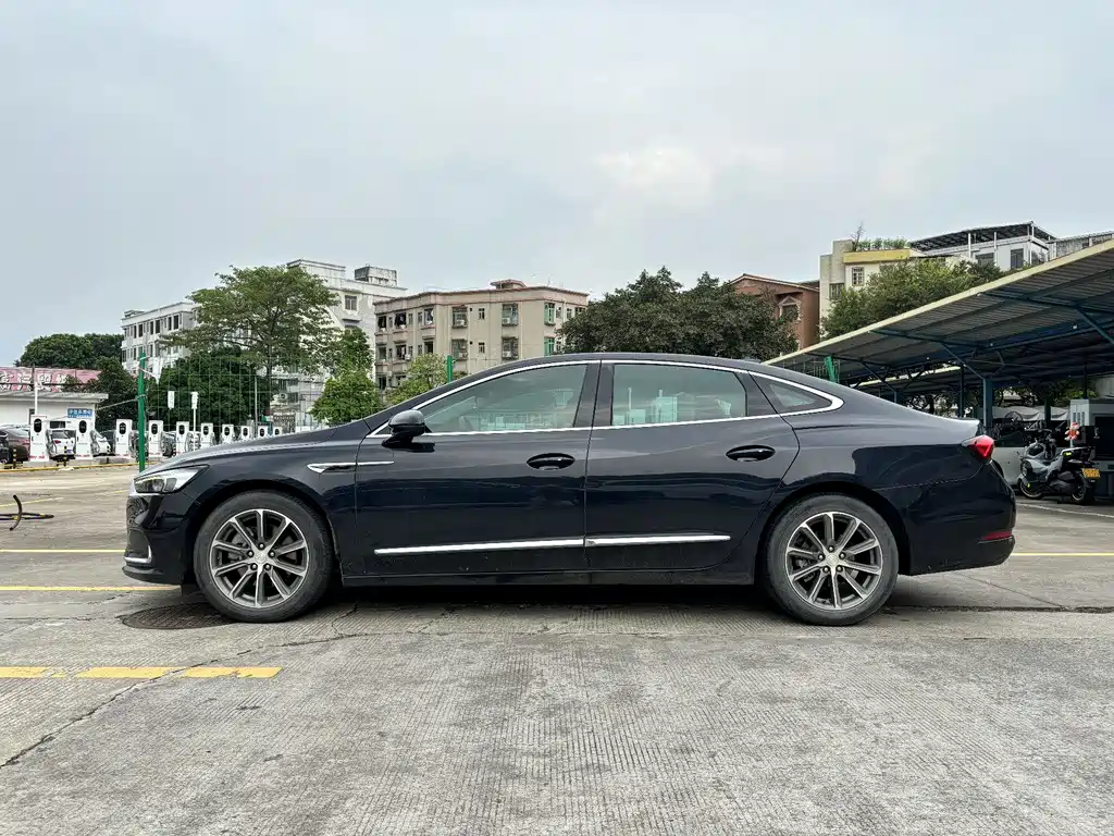 LaCrosse 652 T Luxury