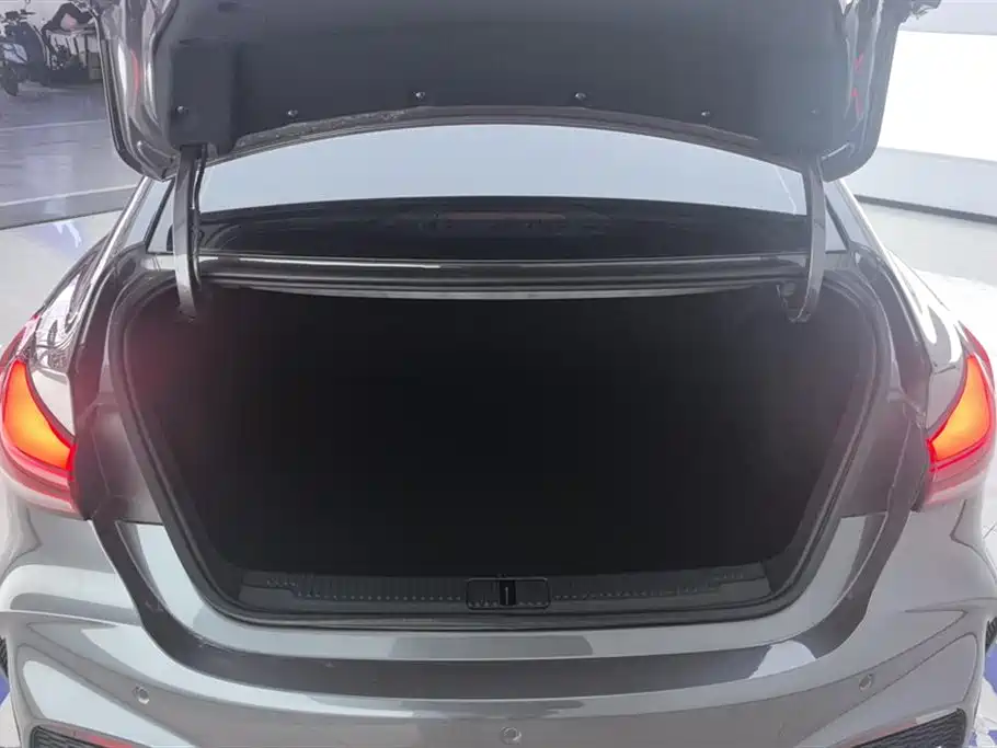 MG5 MG5 2025款 180 DVVT 全球豪华版