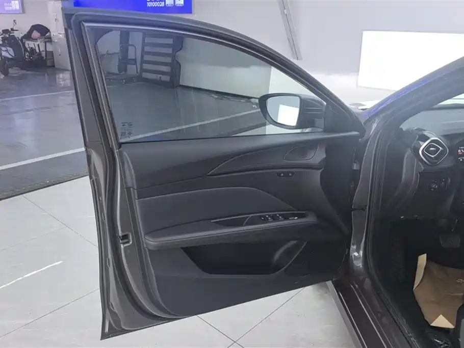 MG5 MG5 2025款 180 DVVT 全球豪华版