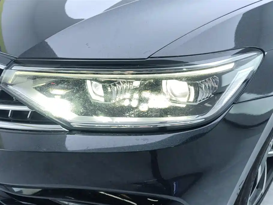 Magotan 200 10 K Commemorative 330 TSI DSG Luxury