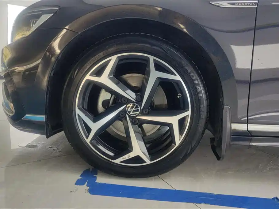 Magotan 200 10 K Commemorative 330 TSI DSG Luxury