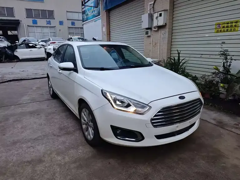 Ford Escort 1.5 L Auto Fashion