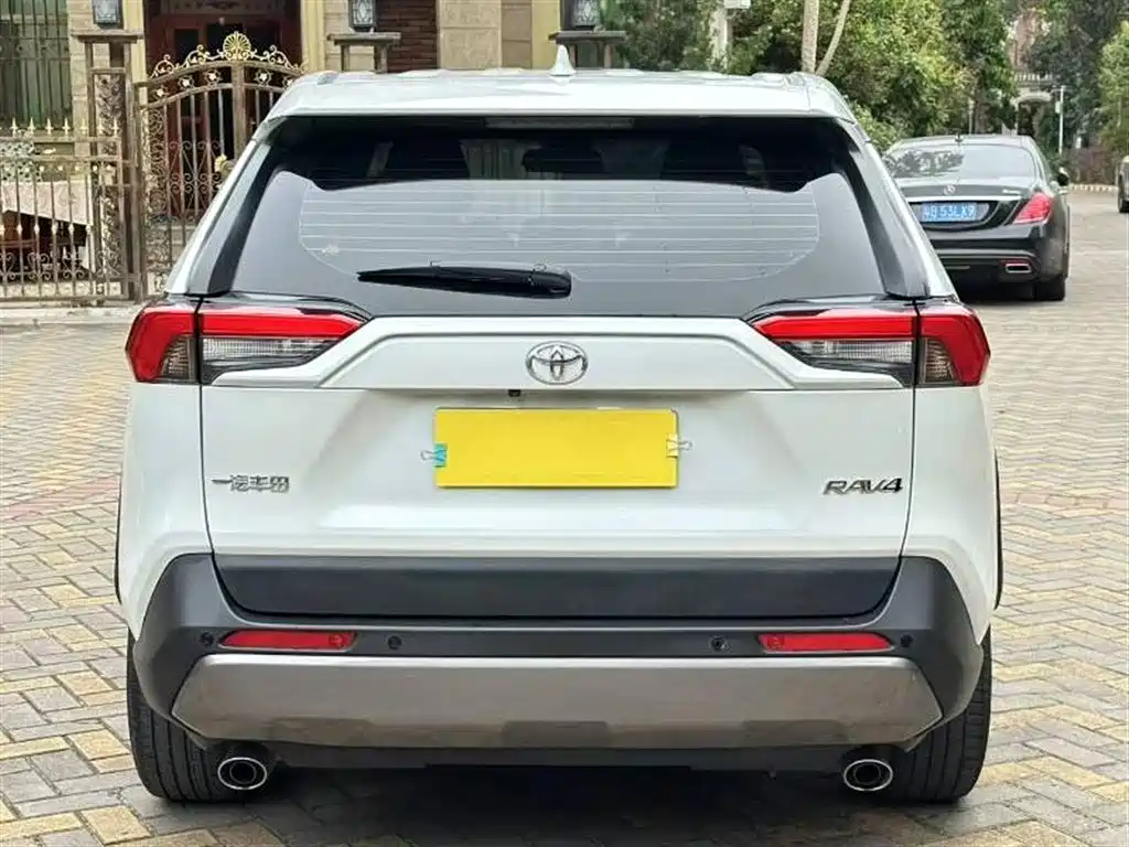 RAV4 2.0 L CVT 2 WD Style Plus