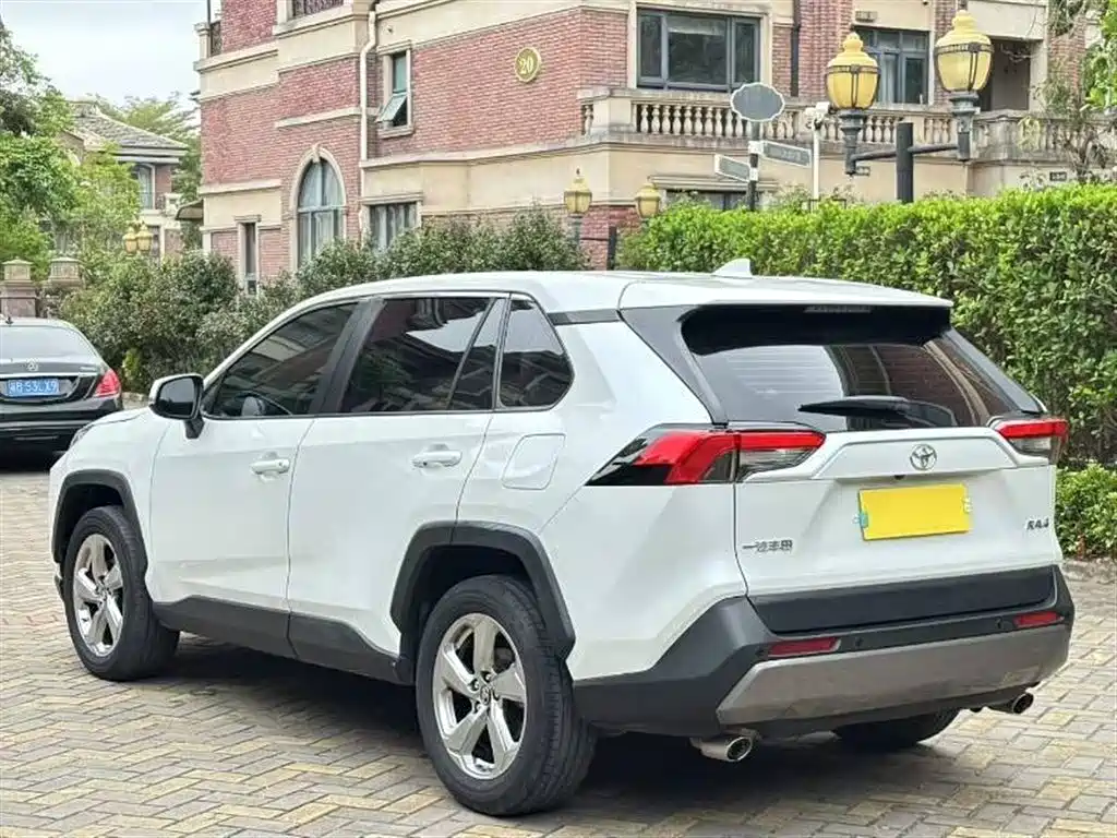 RAV4 2.0 L CVT 2 WD Style Plus