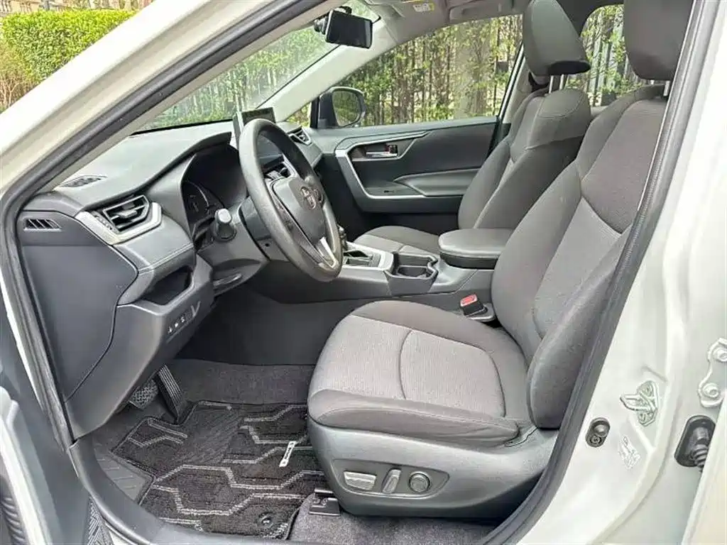 RAV4 2.0 L CVT 2 WD Style Plus