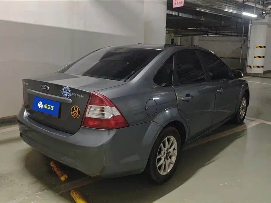 Focus 福克斯 2011款 三厢 1.8 L 手动舒适型
