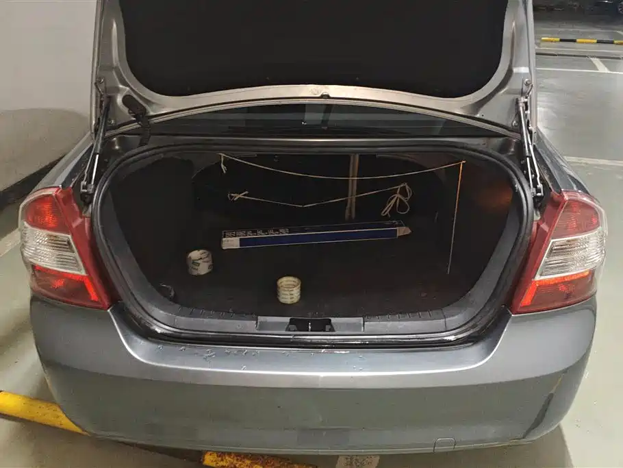 Focus 福克斯 2011款 三厢 1.8 L 手动舒适型