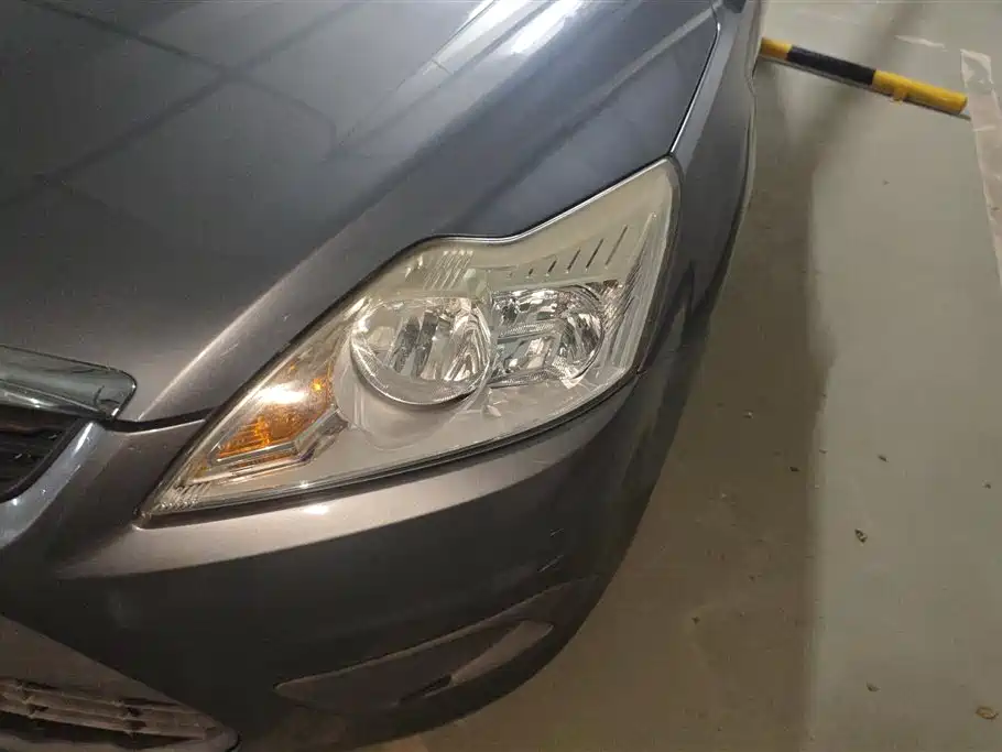 Focus 福克斯 2011款 三厢 1.8 L 手动舒适型
