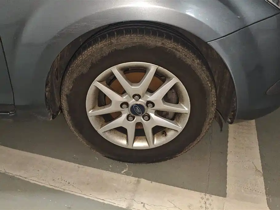 Focus 福克斯 2011款 三厢 1.8 L 手动舒适型
