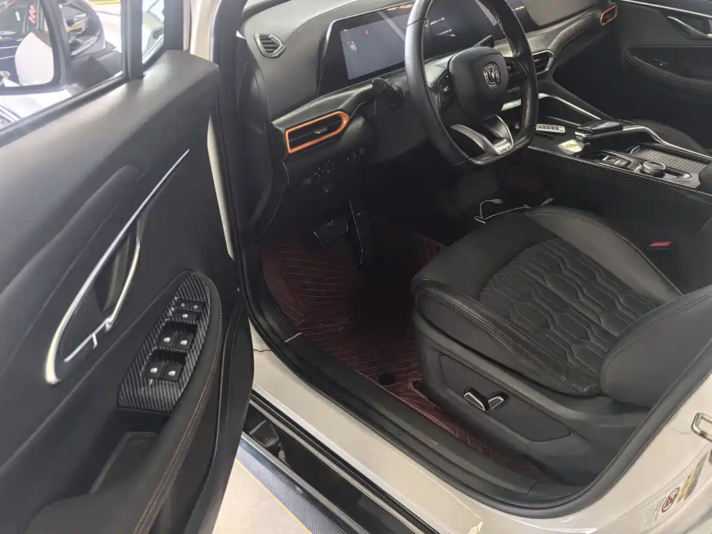 Changan UNI-T 1.5 T Distinguished