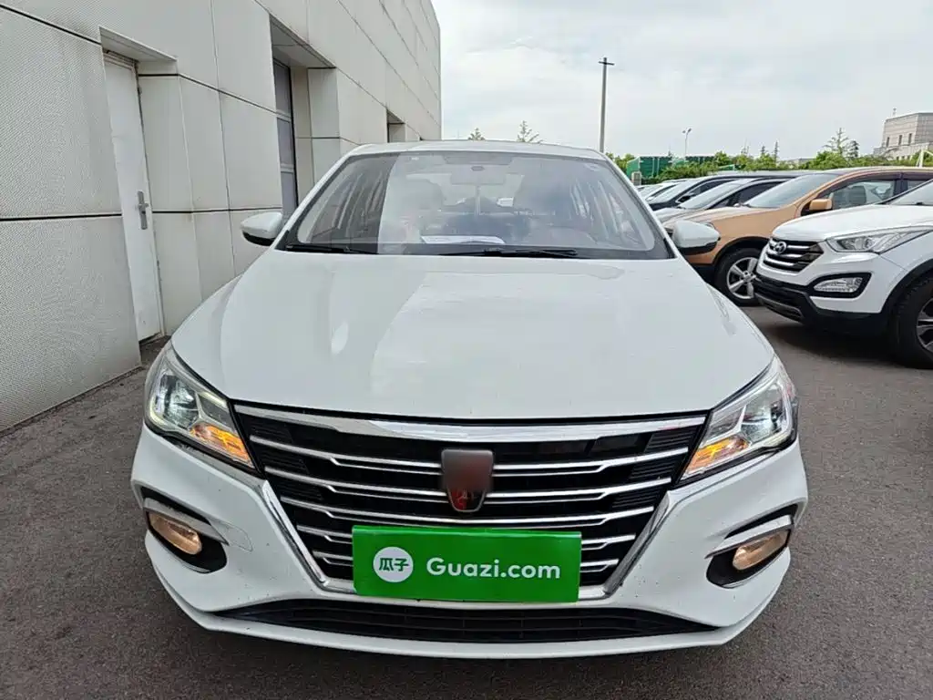 Roewe i5 1.5 L Manual 4 G Connected Leading Luxury Flagship