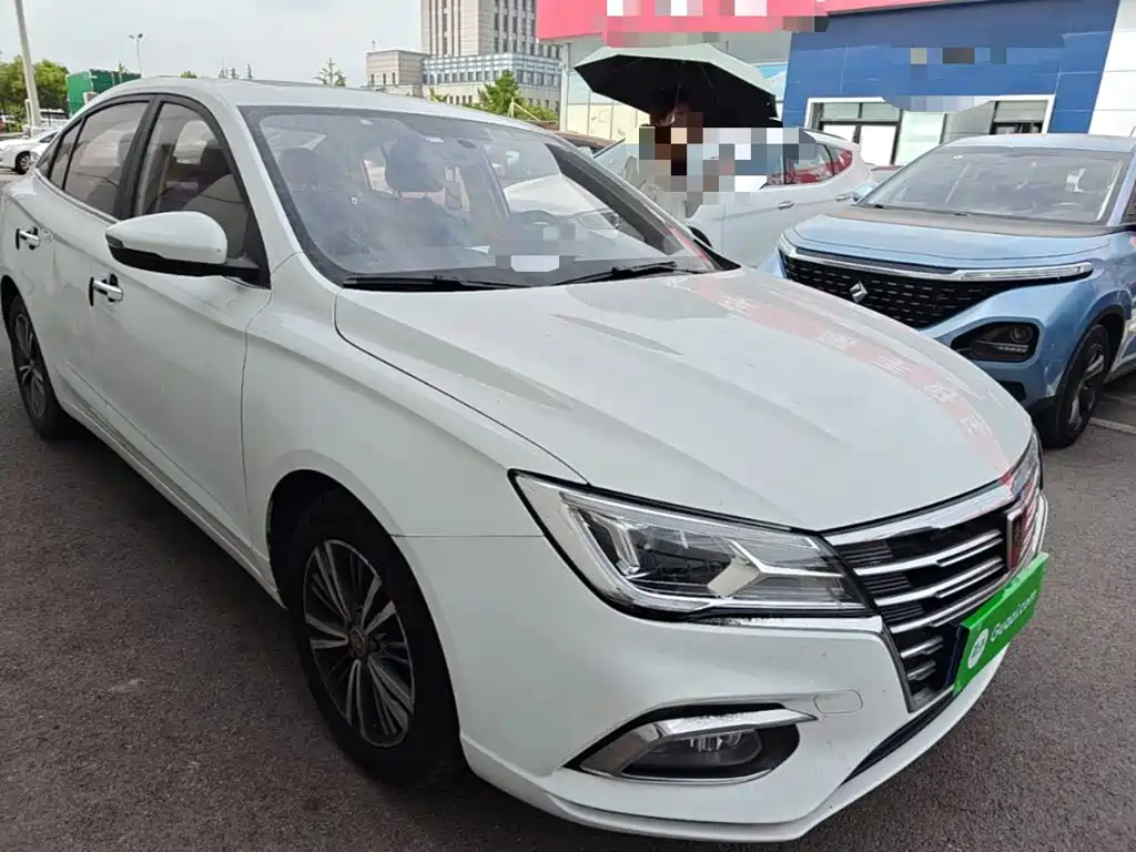 Roewe i5 1.5 L Manual 4 G Connected Leading Luxury Flagship