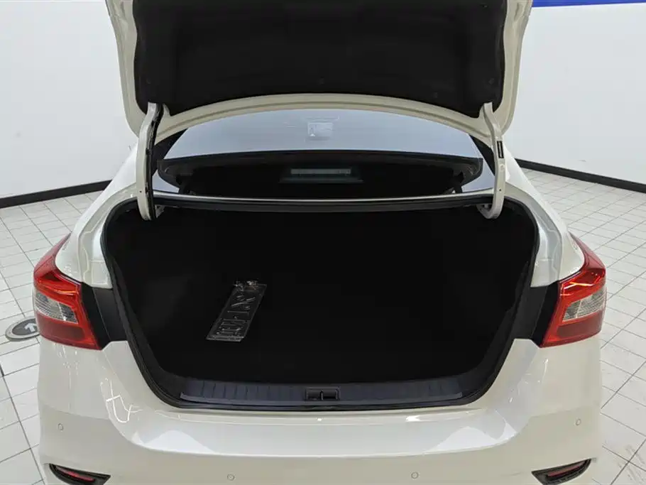 Sylphy Classic 1.6 XE CVT Comfort