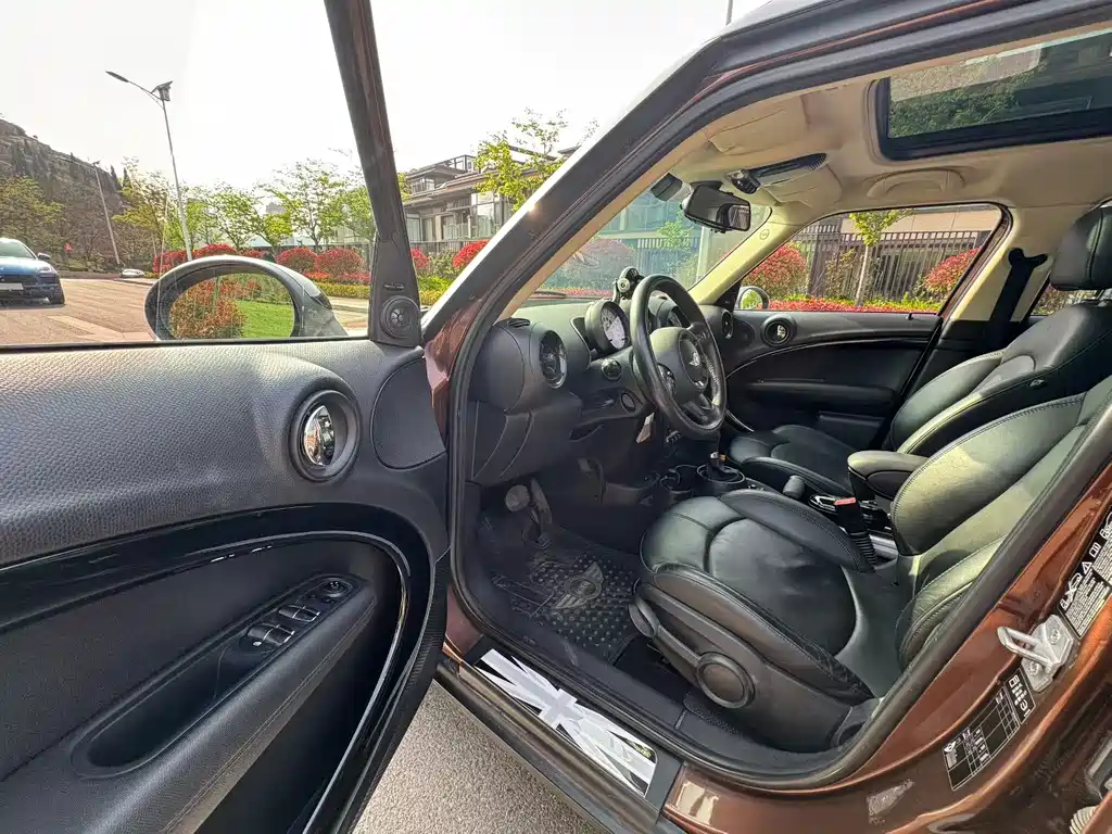 MINI COUNTRYMAN 1.6 T COOPER ALL4 Excitement
