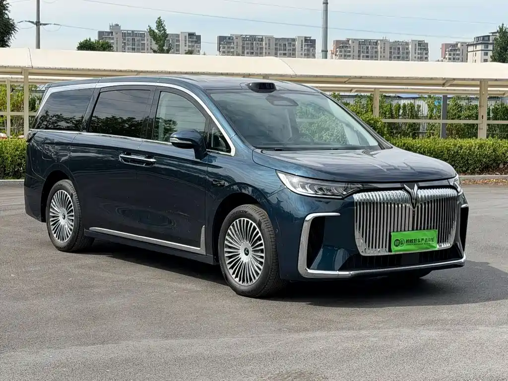 Voyah Dreamer PHEV 4 WD Flagship Qiankun