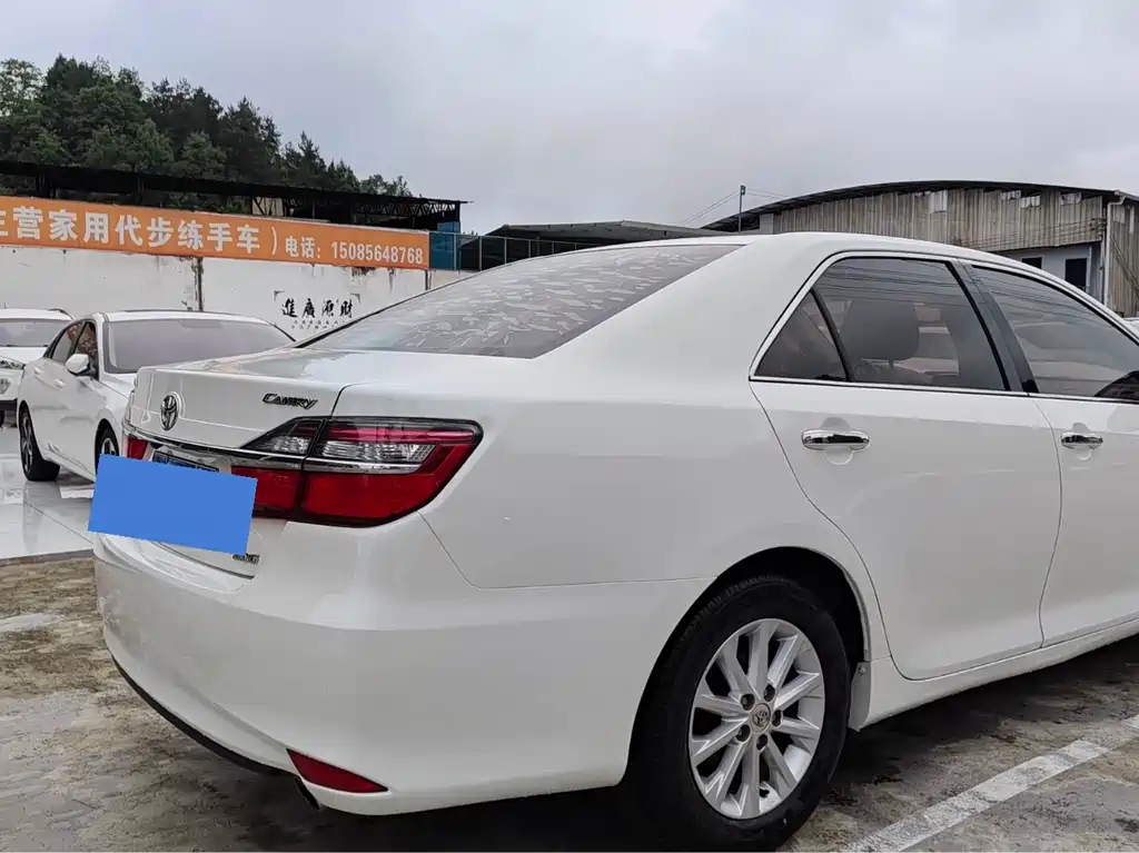 Camry 2.0 G 10 th Anniversary Commemorative Leading