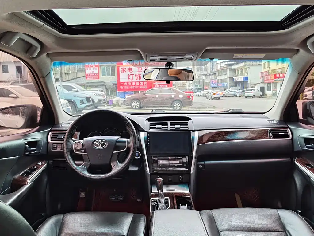 Camry 2.0 G 10 th Anniversary Commemorative Leading