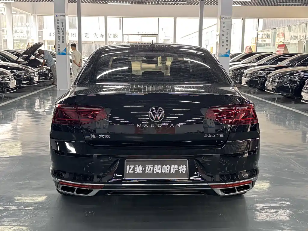 Magotan 200 10 K Commemorative 330 TSI DSG Luxury